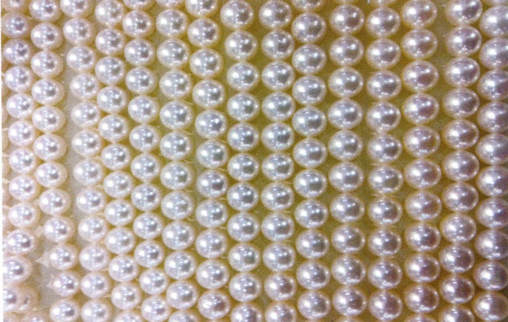 Figure 1-7-55 Perfectly round (Akoya pearls)