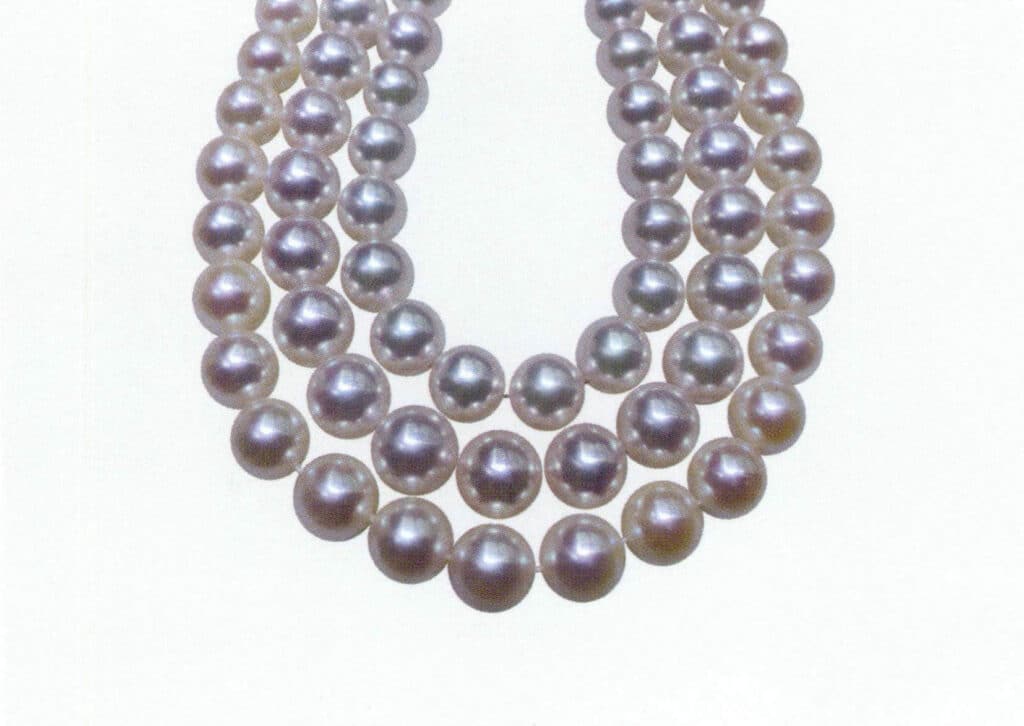 Figure 1-7-68 Akoya pearl necklace matching in size, accompanying color, and flaw level