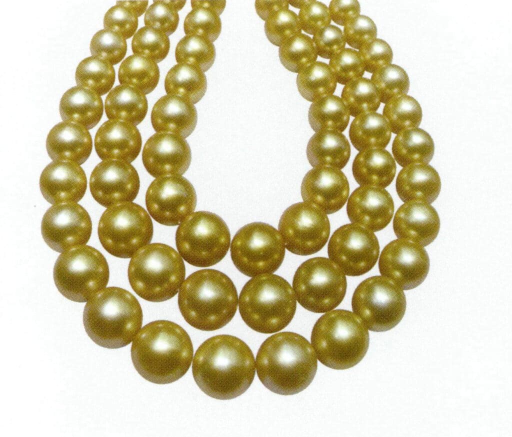 Figure 1-7-69 South Sea pearl necklace matching in color, size, and flaw level