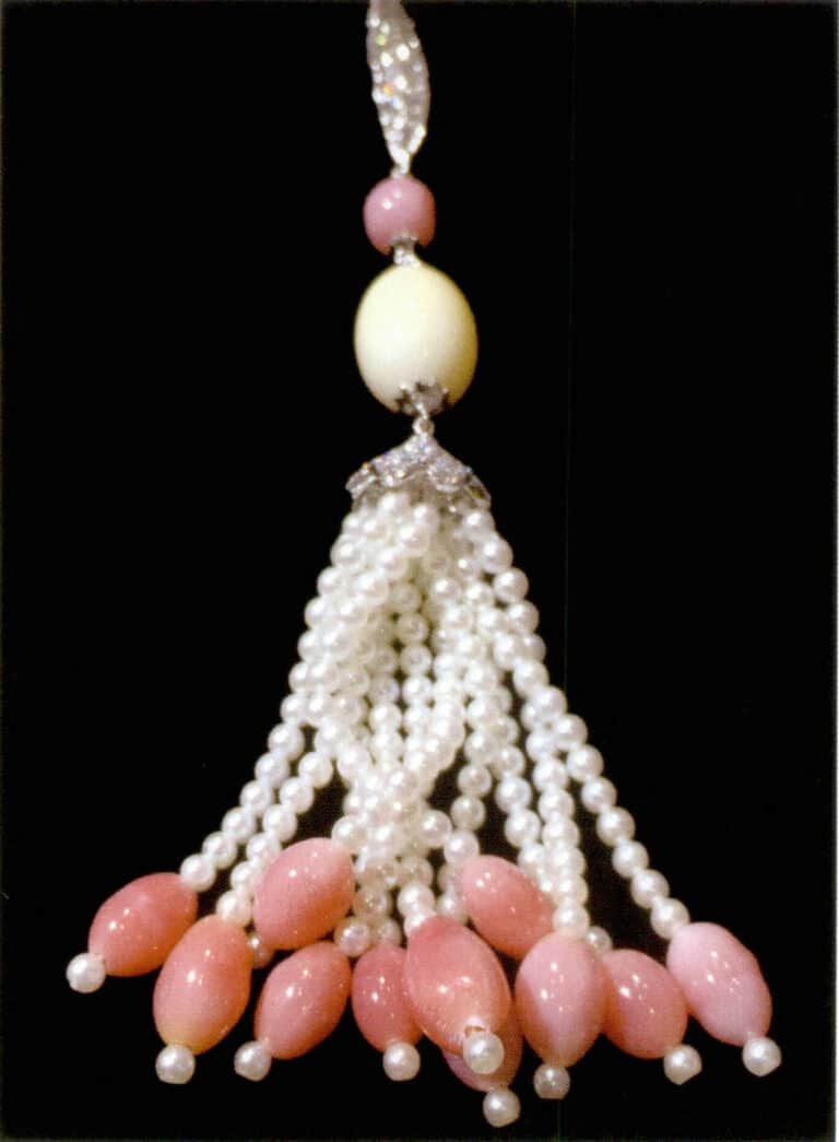 Figure 2-0-3 Pearls with a nacre layer and "pearls" without a nacre layer (2)