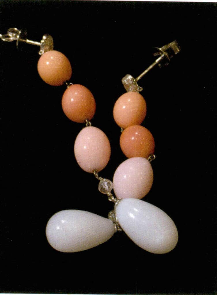 Figure 2-4-3 Tridacna pearl (white) and conch "pearl" (2)