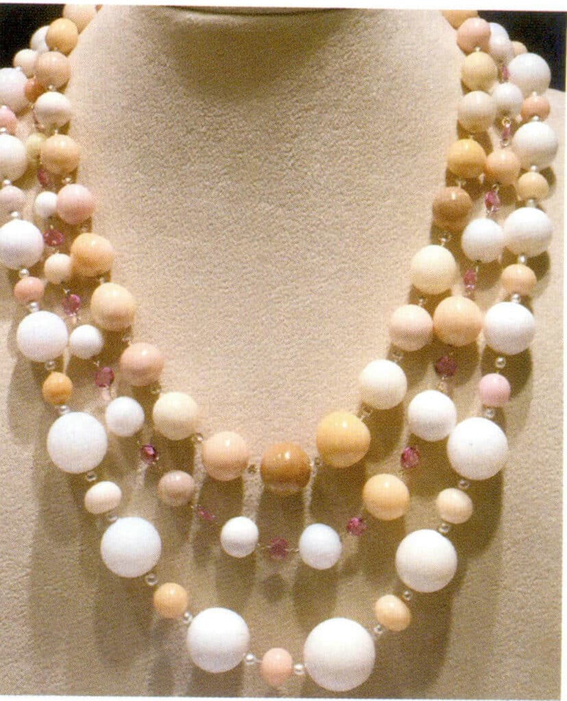 Figure 2-4-4 Tridacna pearl (white) and conch "pearl" (3)