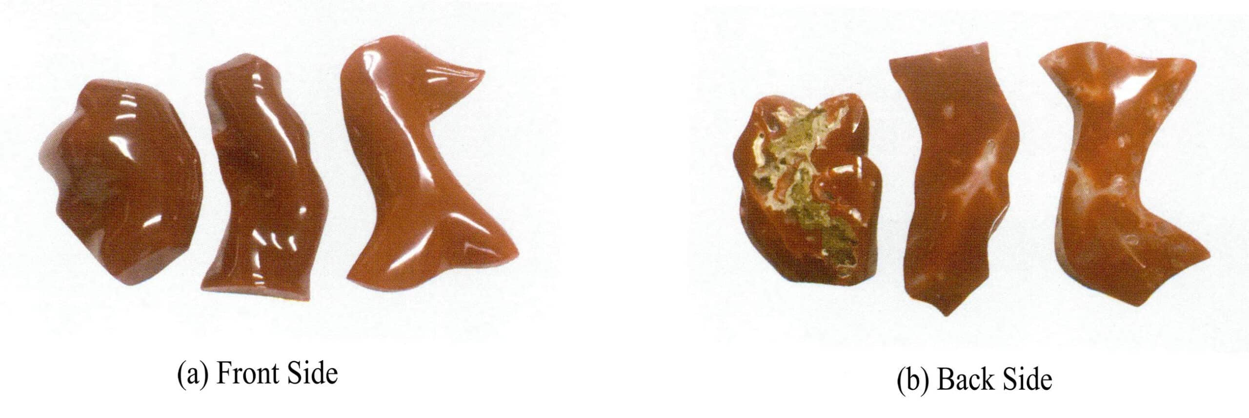 Рисунок 3-4-17 Изделия из коралла Акаша часто не имеют изъянов или имеют мало изъянов на лицевой стороне, но много изъянов на обратной стороне