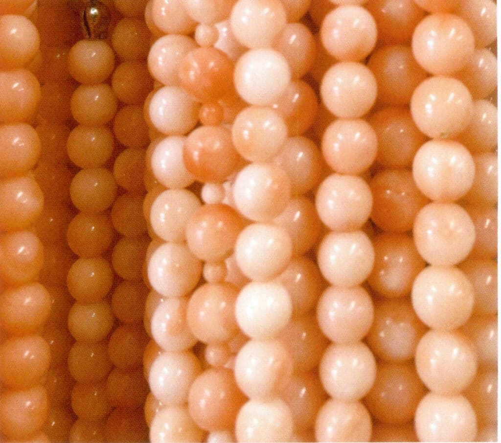 Рисунок 3-4-32 Бусины из розового коралла