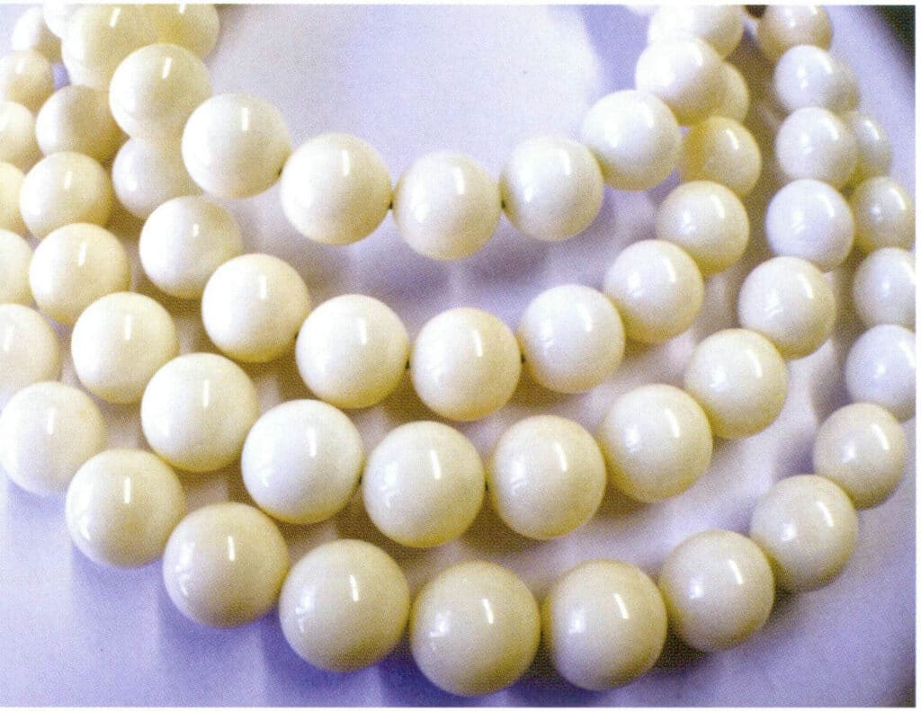 Рисунок 3-4-34 Бусины из белого коралла