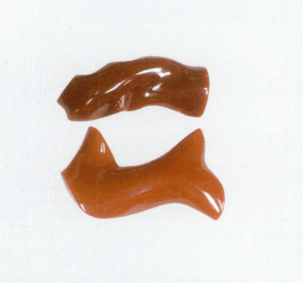 На рисунке 3-7-4 показан коралл Akoya с различными оттенками цвета.