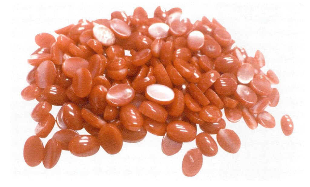 Рисунок 3-7-18 Овальная дугообразная поверхность красного коралла Akoya