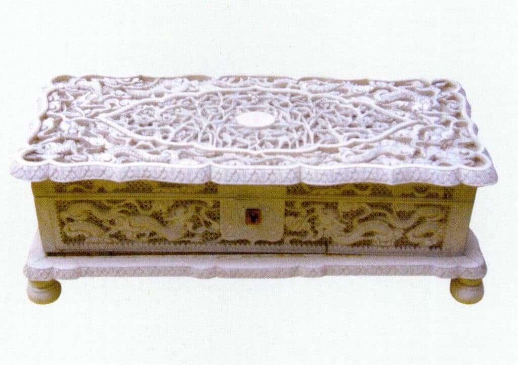 Figure 4-1-13 Ivory artifacts from the ancient court (III)