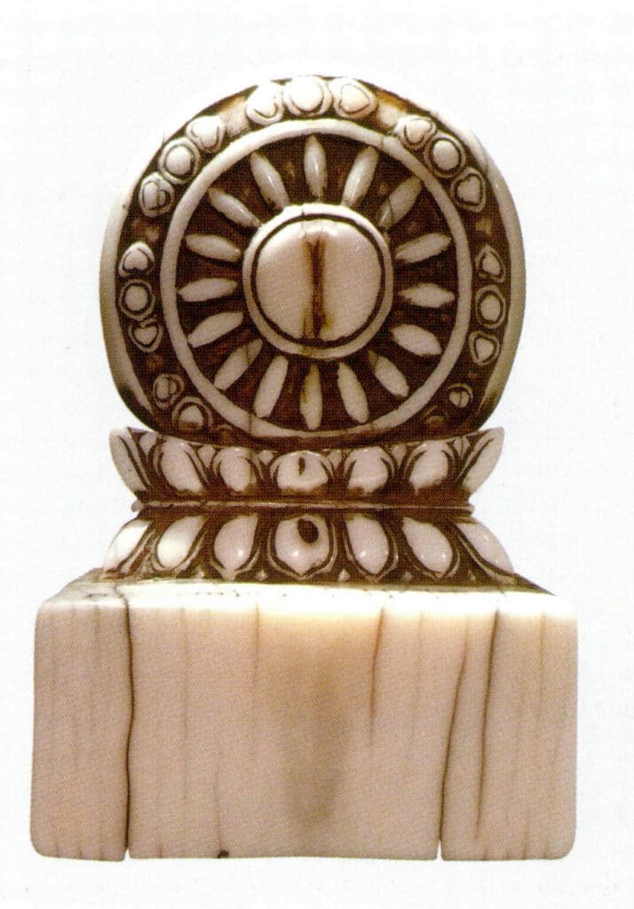 Figure 4-1-20 Ivory artifacts from the ancient court (X)