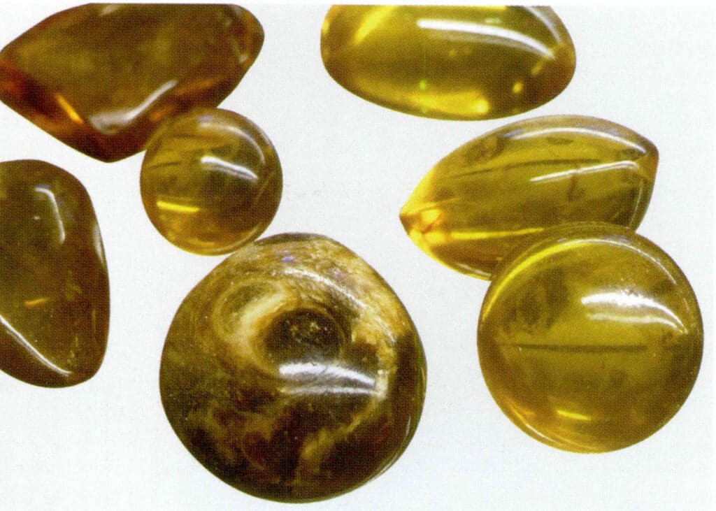 Figure 5-1-6 Amber artifacts enshrined in Burmese Buddhist temples(II)