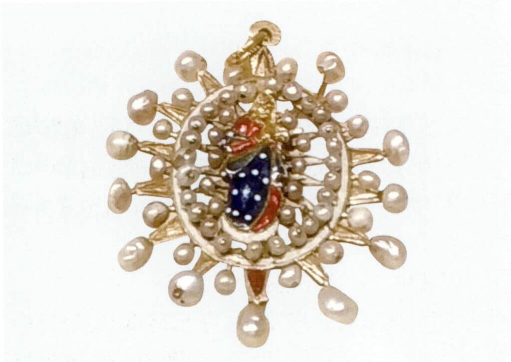 Figure 1-1-12 Natural pearl jewelry in the museum