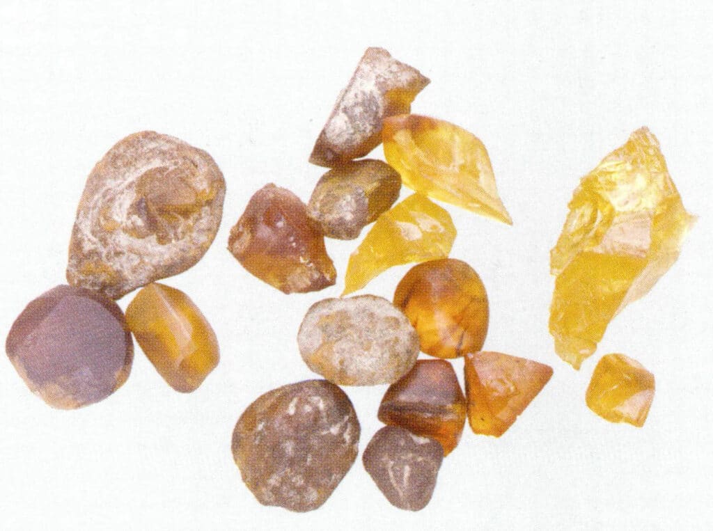 Figure 5-4-35 Burmese Amber Raw and Crushed (I)