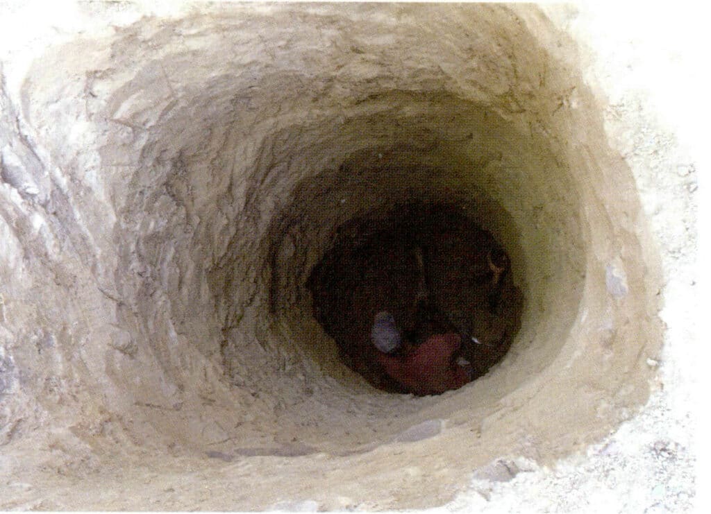 Figure 5-4-51 Pits of the Dominican Blue amber (II) 