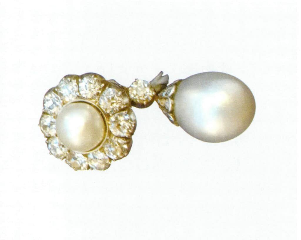 Figure 1-1-21 Silver-white natural South Sea pearl