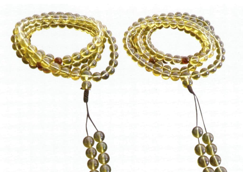 Figure 5-7-8 High-quality Burmese gold and blue Amber