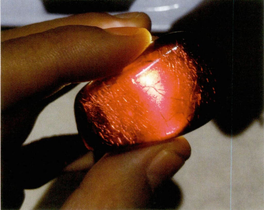 Figure 5-8-1 Blood red Amber Multiple Fissures