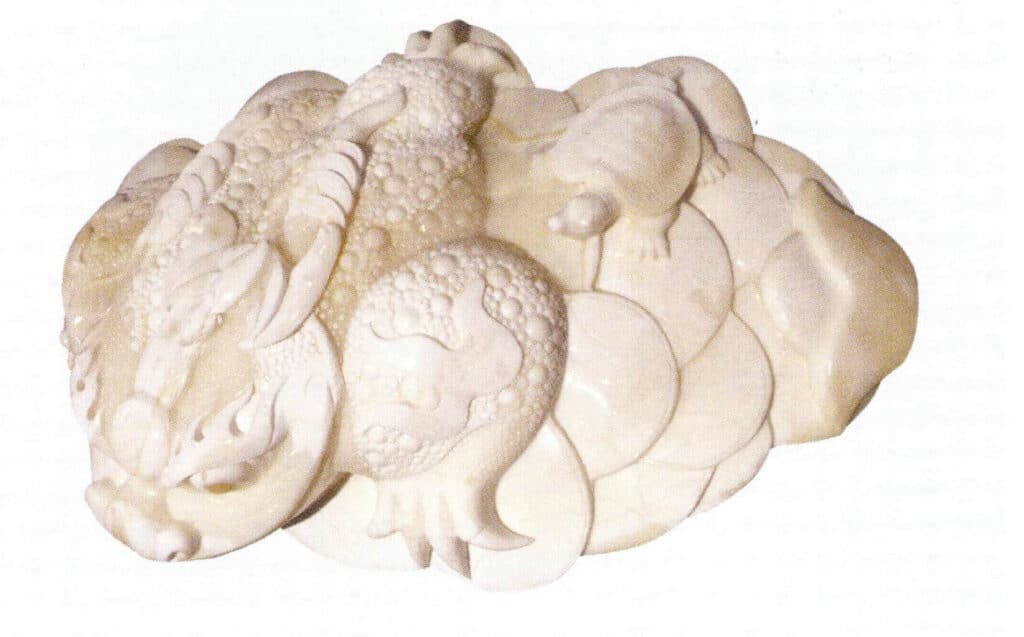 Figure 6-4-28 Tridacna Shell carving