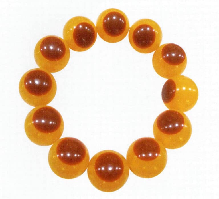 Figure 7-1-3 Resin bracelet imitation of helmeted hornbill