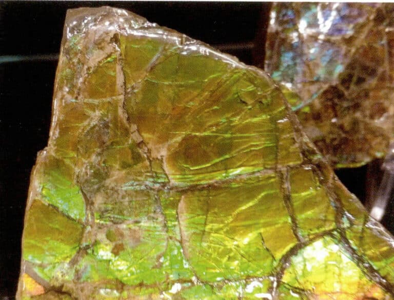 Figure 7-4-19 Strongly haloed irregular chrysoprase rough