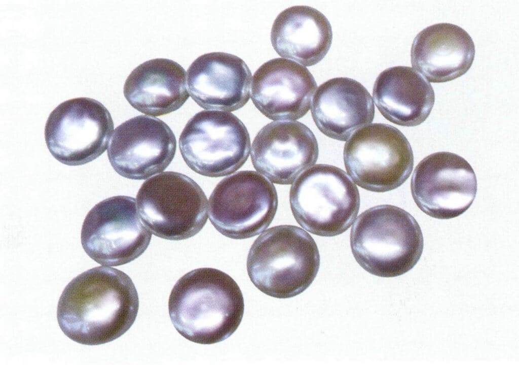 Figure 1-2-15 Accompanying colors of white freshwater cultured pearls (2)