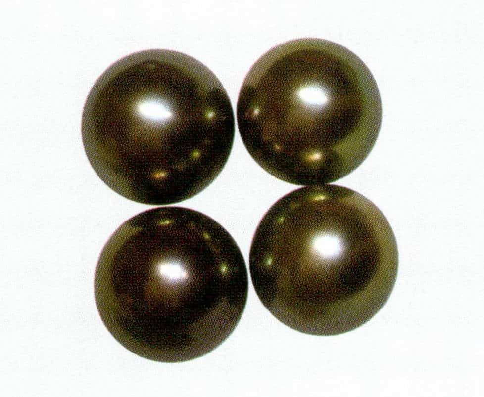 Figure 1-2-19 Accompanying colors of black seawater cultured pearls (2)