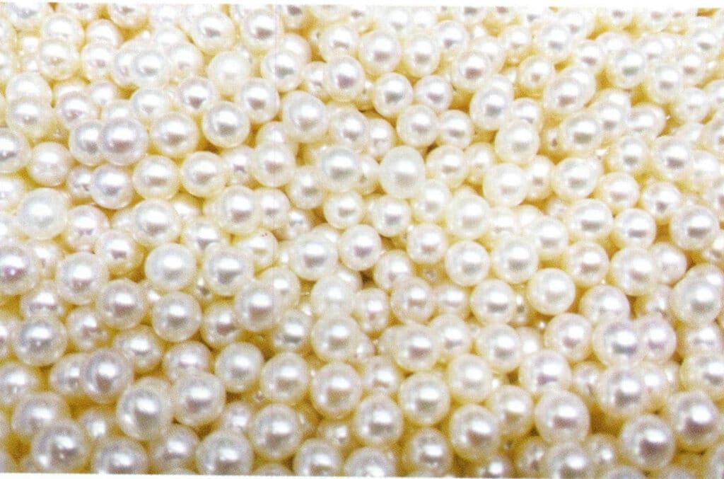 Figure 1-2-24 Round freshwater non-nucleated cultured pearls