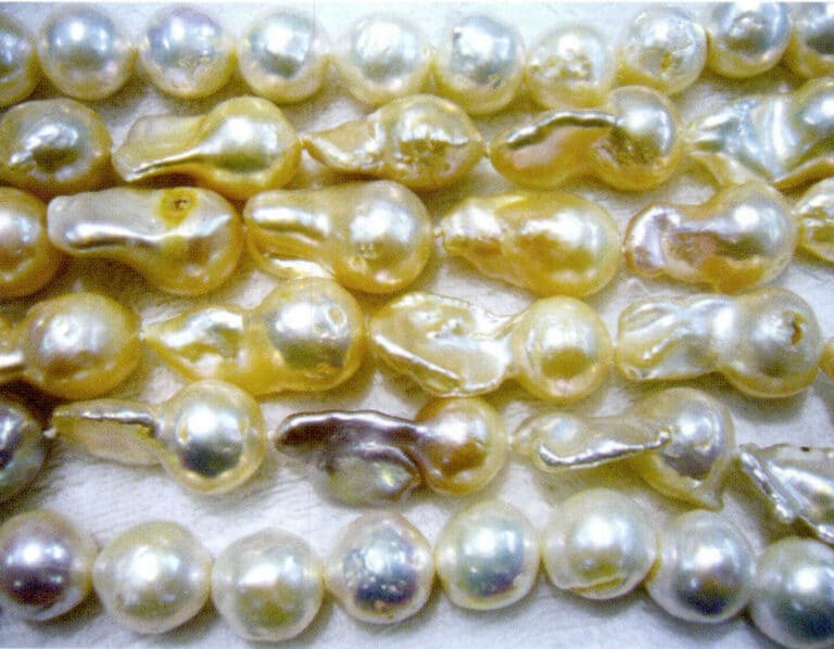 Figure 1-2-34 Freshwater cultured pearls with "tails"