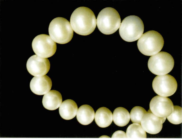 Figure 1-2-35 Common round and near-round seawater cultured pearls