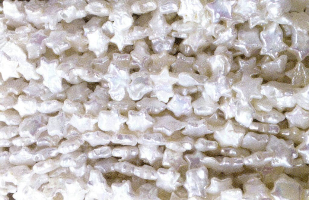 الشكل 1-4-61 لآلئ المياه العذبة المستزرعة على شكل خماسي الشكل