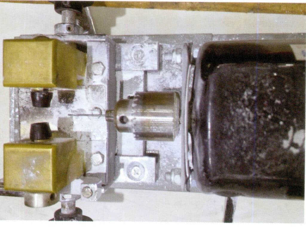 Figure 1-5-16 Single Pearl Drilling Machine