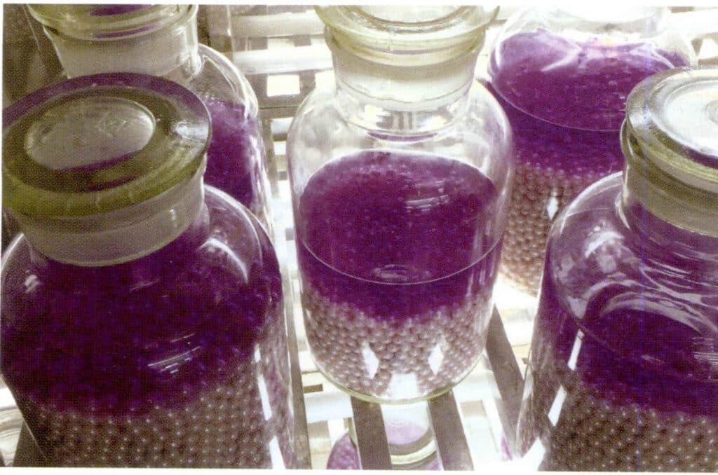 Figure 1-5-20 Pearls being bleached and whitened (1) 