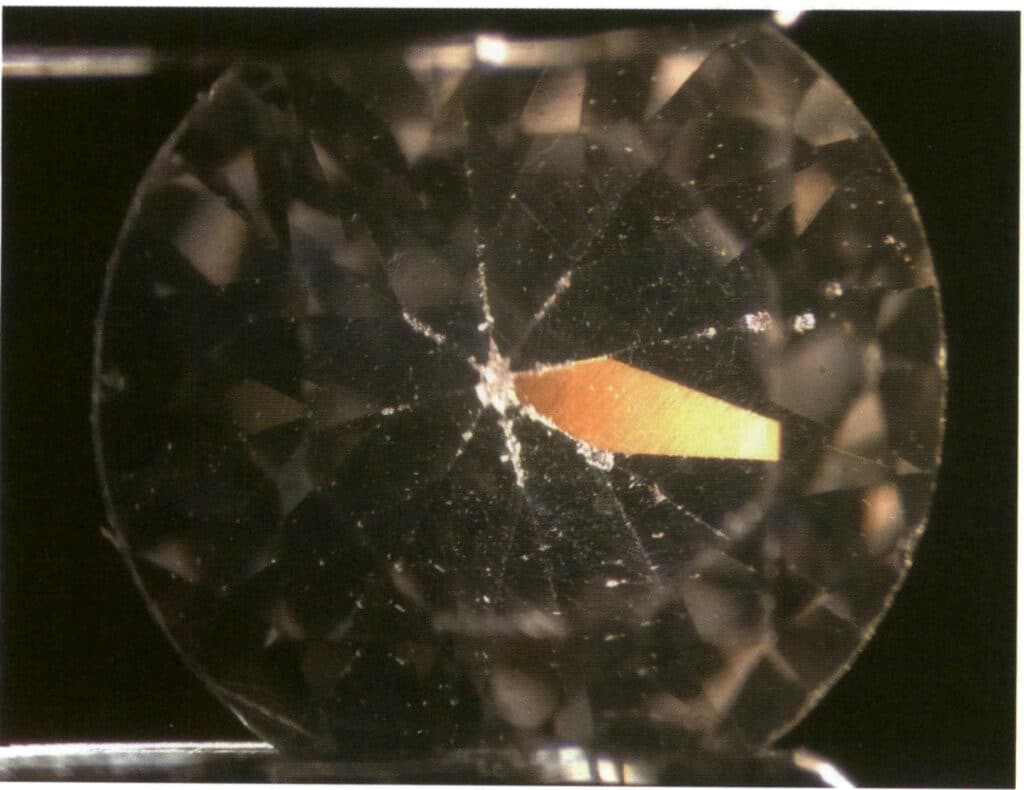 الشكل 2-4-30 هشاشة الماس (تلف الحواف)