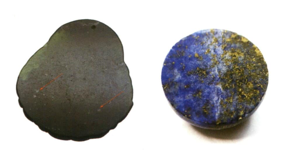 Figure 3-2-14 Under reflected light, the star-point metal inclusions inside the aggregate show a metallic luster. In contrast, the aggregate shows another luster (left is the waxy hsiuyen jade, right is the glassy lapis lazis).