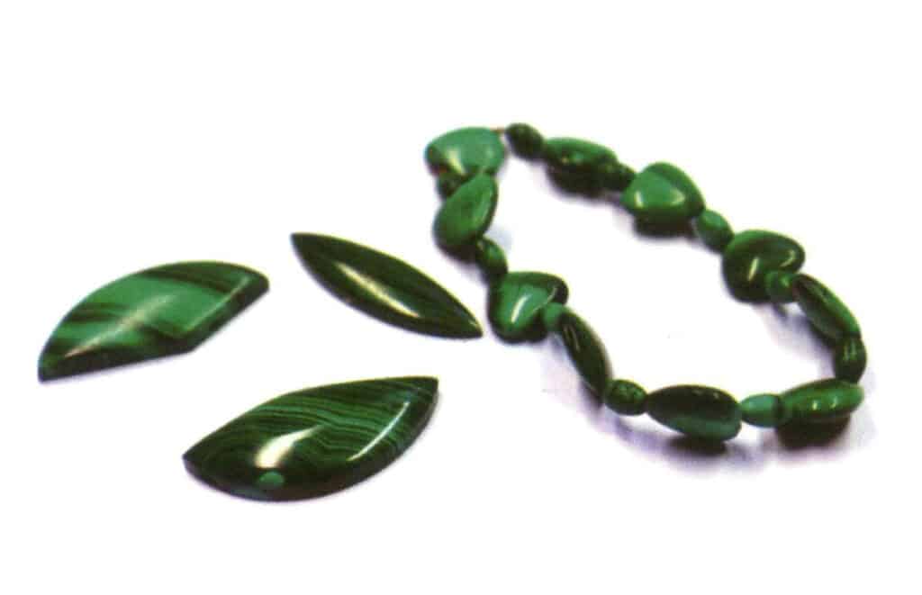 Figure 3-2-29 Opaque (Malachite, transmitted light)