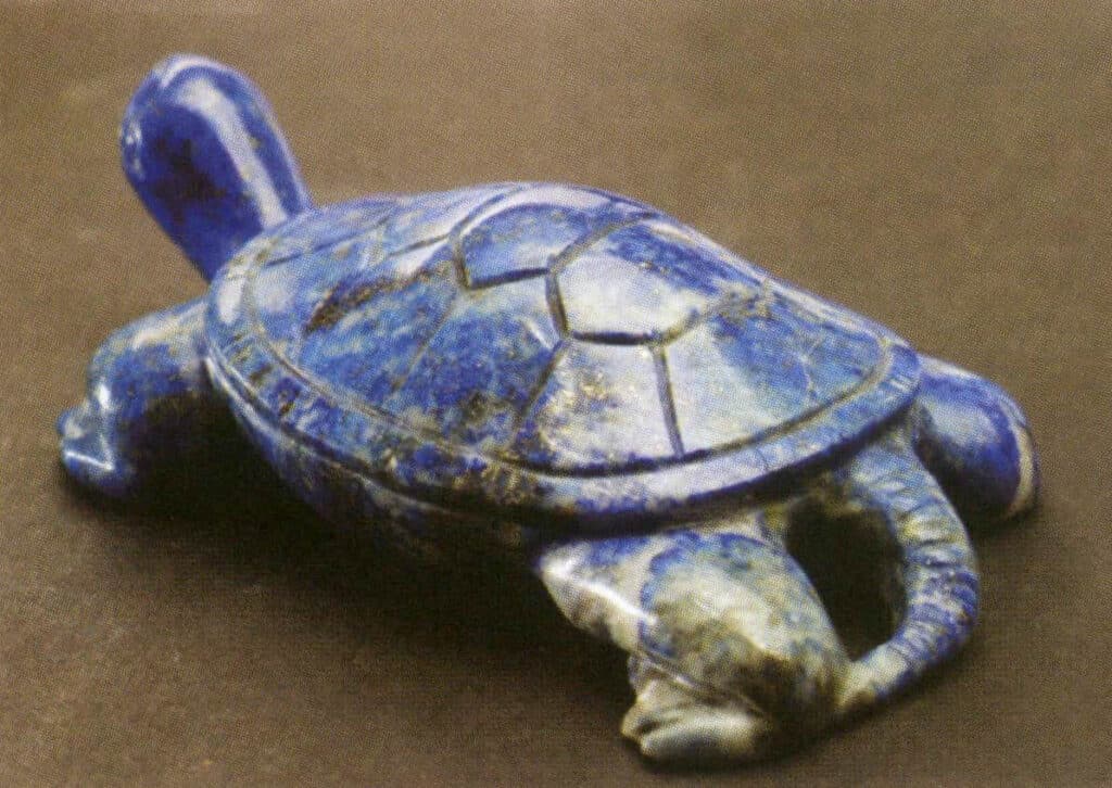 Figure 3-2-34 Lapis lazuli under normal light.