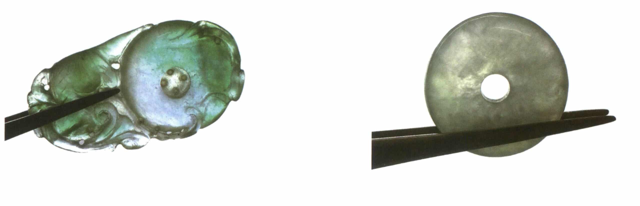 Figure 3-2-38 shows blue-white fluorescence in partially dyed and filled Jadeite under naturally transmitted light (left image) and no fluorescence in partially filled Jadeite (right image).