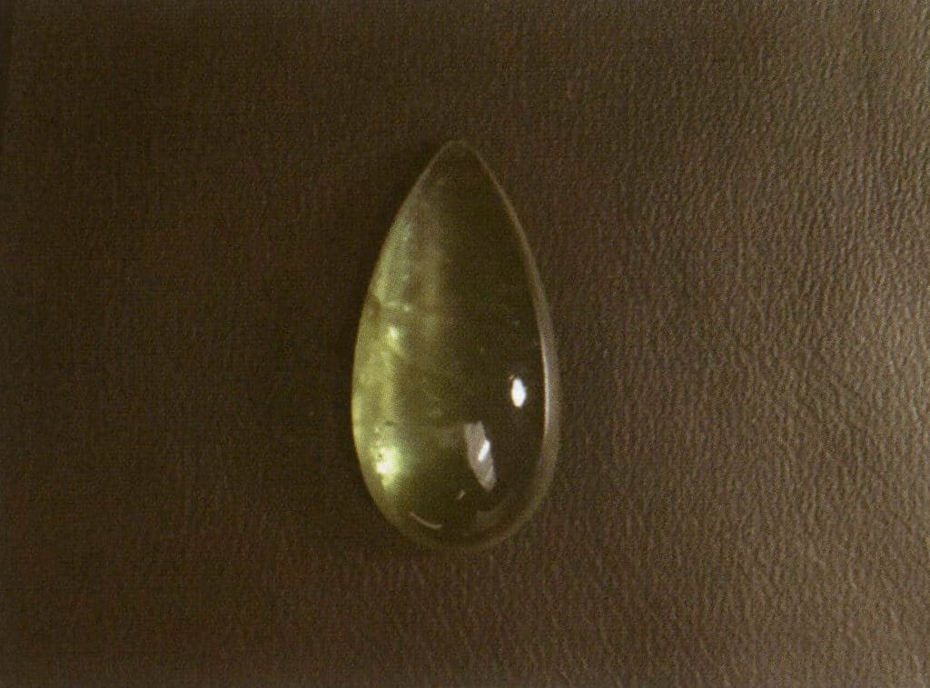 Figure 3-2-41 Prehnite showing "fluorescence reflection" under reflected light.