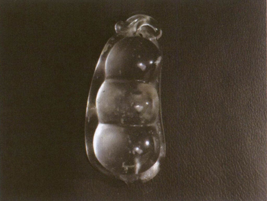 Figure 3-2-43 Albite jade showing "fluorescence reflection" under reflected light.