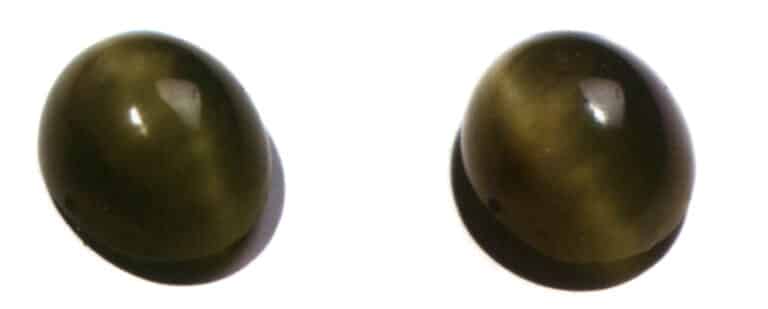 Figure 3-2-44 Comparison diagram of the cat's eye effect in quartz cat's eyes when the light source moves.