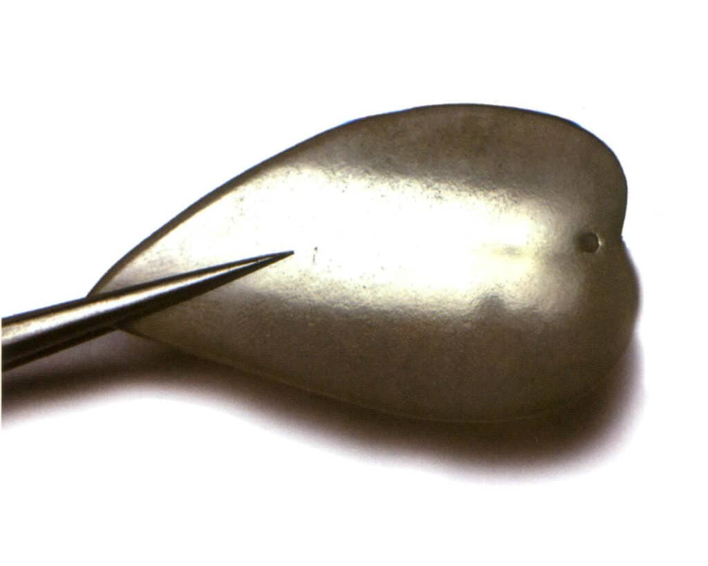 Figure 3-3-6 Natural jade with a smooth surface