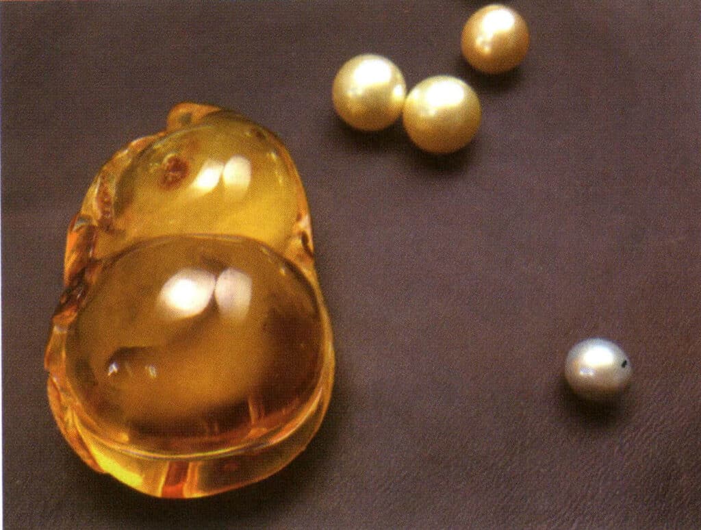 Şekil 4-1-2 Kehribar oyma (küresel olan bir incidir)