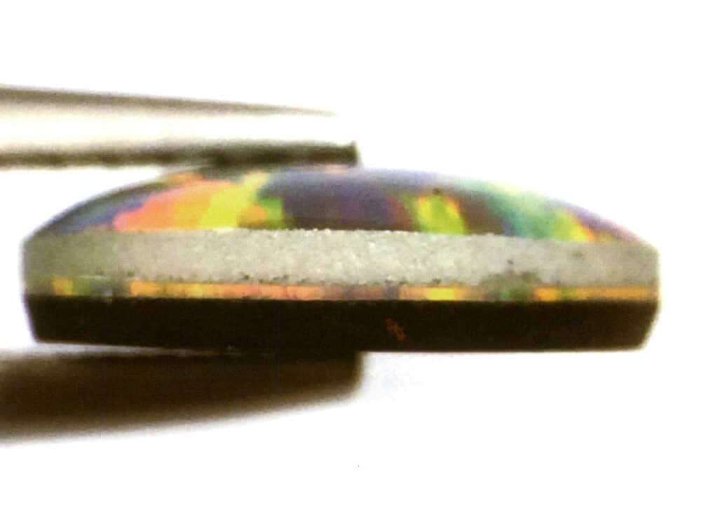 Rysunek 5-2-6 Zmontowany opal o różnym połysku bocznym