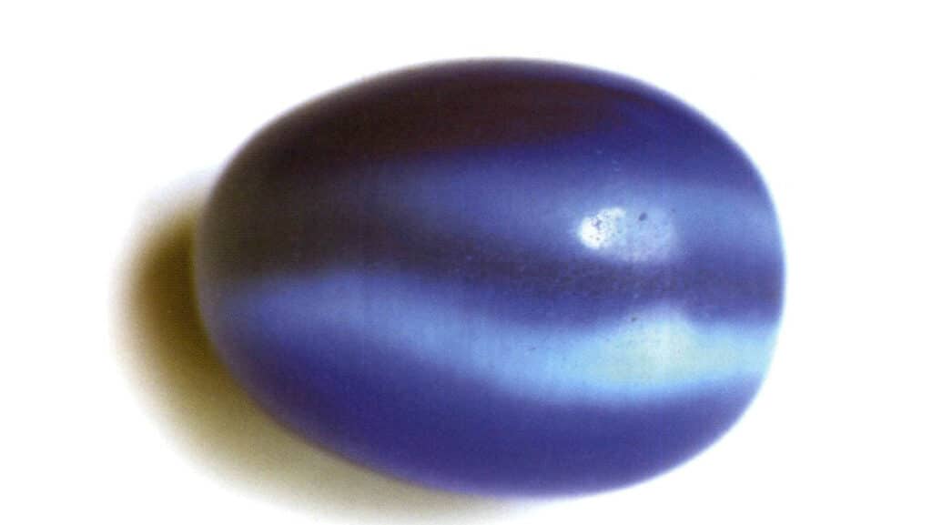 Rysunek 5-2-7 Kierunek jasnej linii w pionowym efekcie kociego oka jest postrzegany jako półprzezroczysty przez szklane kocie oko.