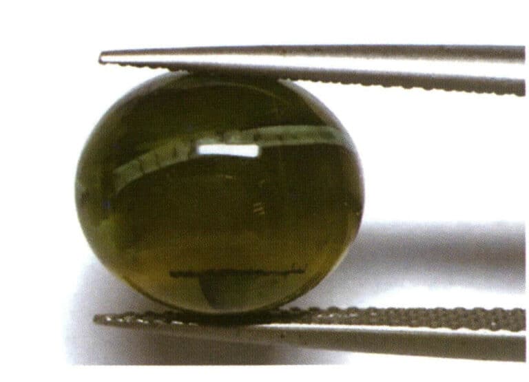 Rysunek 5-2-9 Opalowe oko kota (światło odbite)