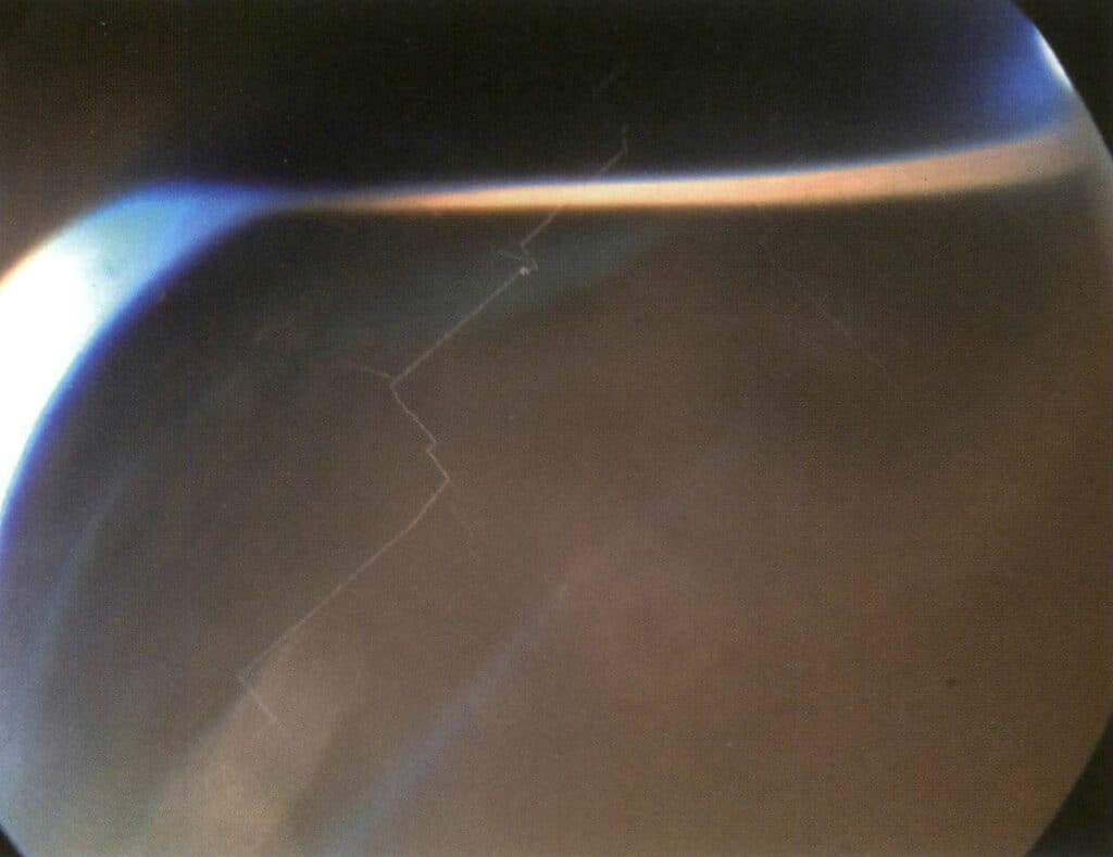 Σχήμα 1-1-9 Εσωτερική γραμμική διάσπαση φθορίτη