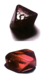 Рисунок 2-1-9 Идеальная форма октаэдрической шпинели (вверху) и искаженный кристалл шпинели (внизу)