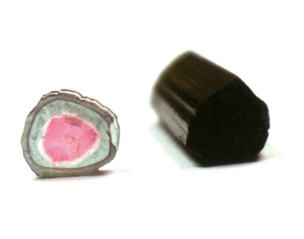 Рисунок 2-1-15 Монокристалл (турмалин)