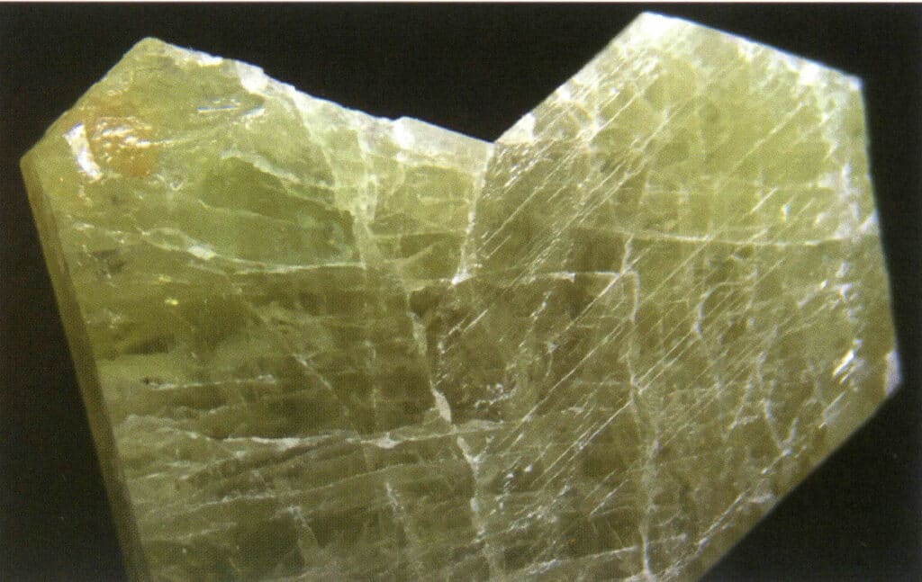 Рисунок 2-1-24 Коленчатый двойник хризоберилла