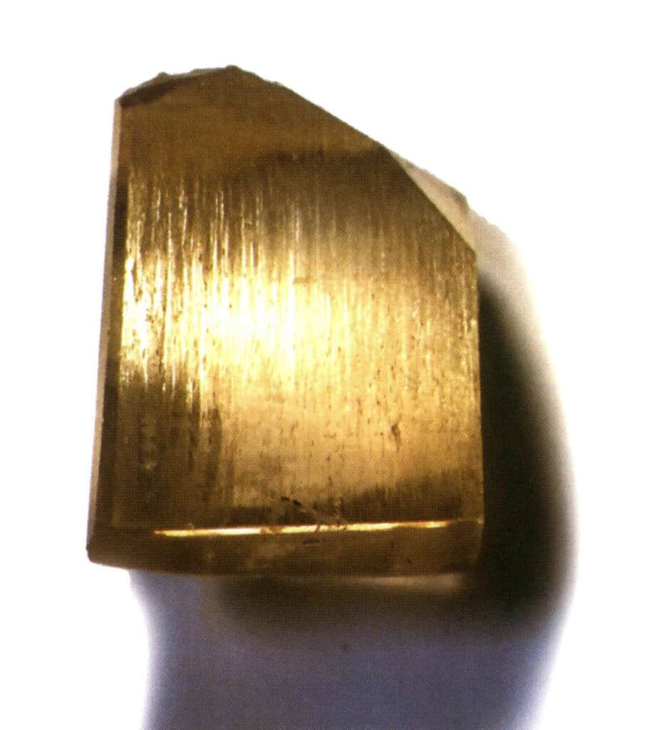 Рисунок 2-1-40 Поверхностные продольные полосы топаза