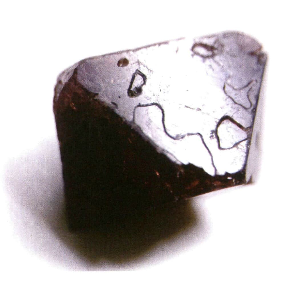 Рисунок 2-1-42 Фигуры травления шпинели